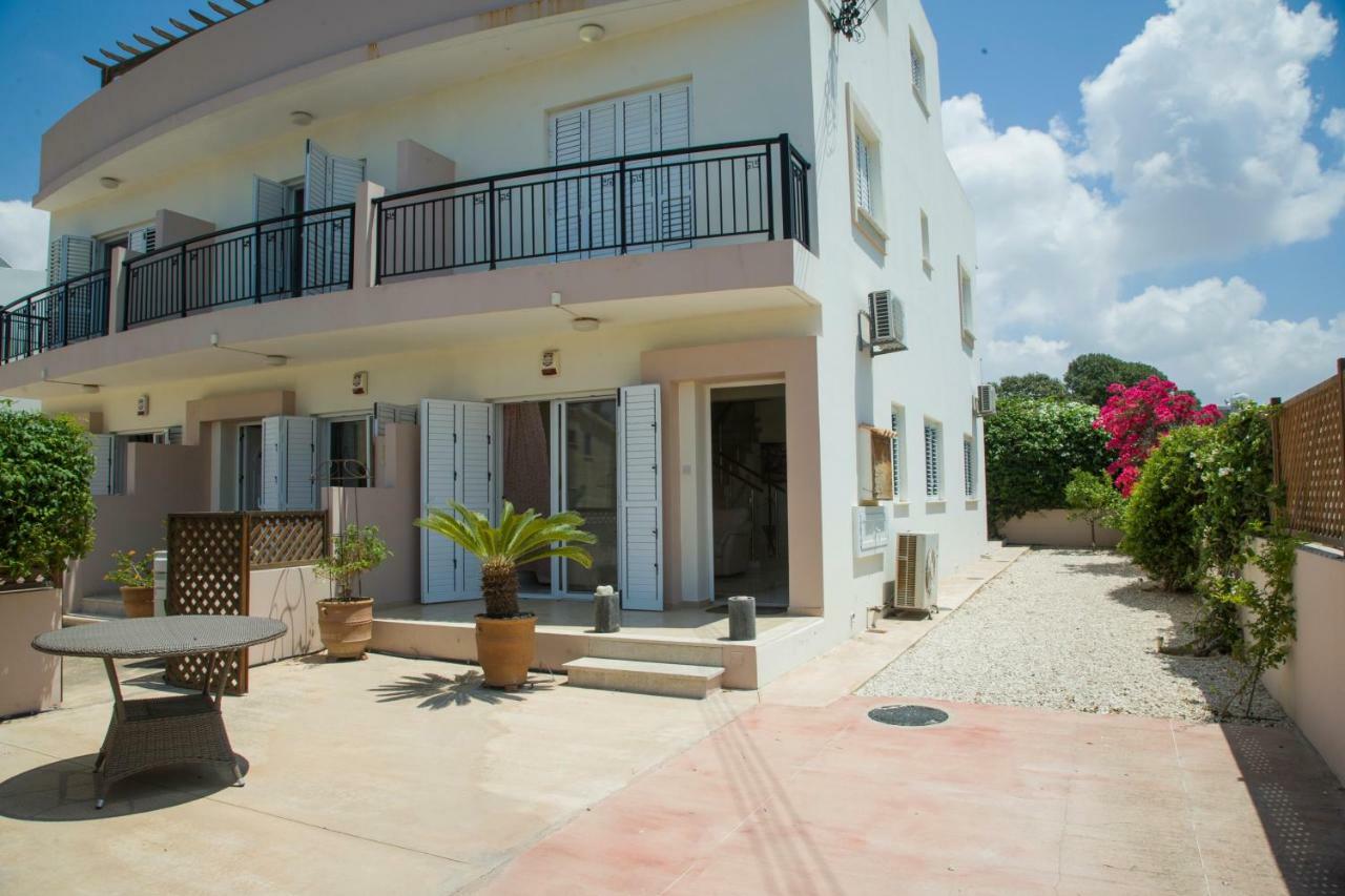 The Paradise Townhouses By Taimoura Paphos Exterior photo