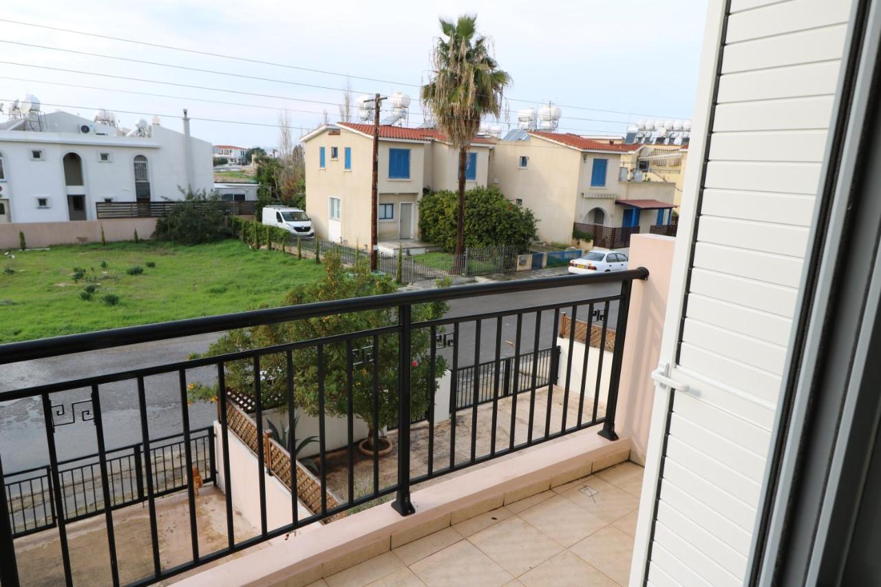 The Paradise Townhouses By Taimoura Paphos Exterior photo