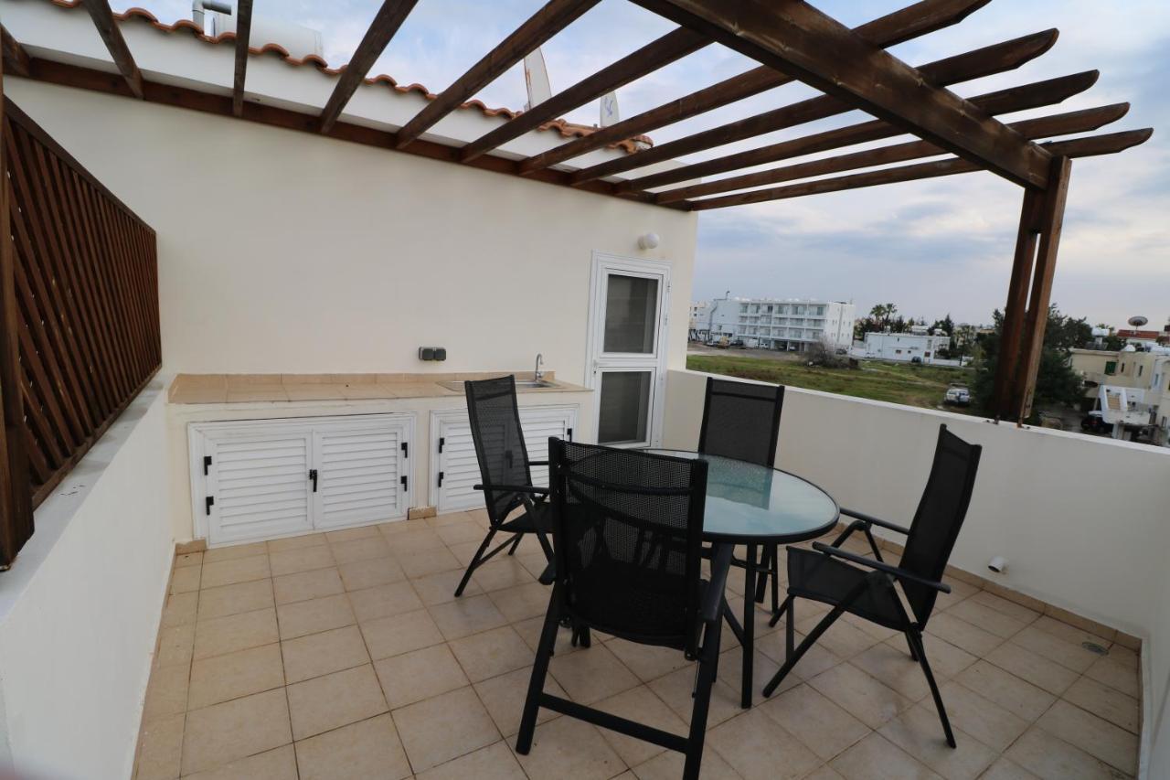 The Paradise Townhouses By Taimoura Paphos Exterior photo