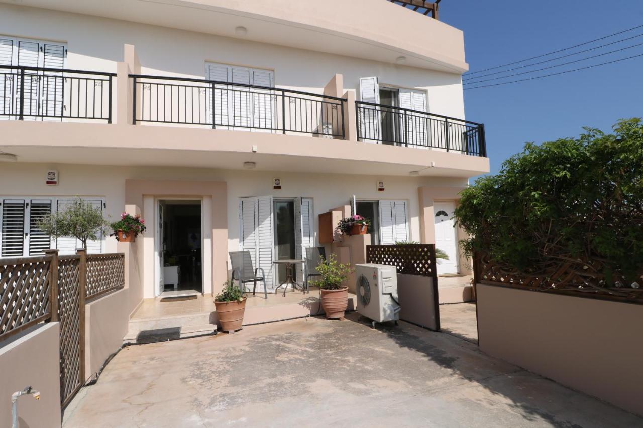 The Paradise Townhouses By Taimoura Paphos Exterior photo